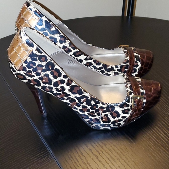 Heels - Picture 3 of 4